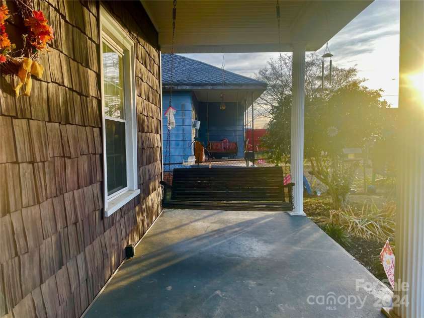 84 Walnut Avenue, Gastonia, NC 28054.  MLS# CAR4183501, YatesRealty ID 205. 