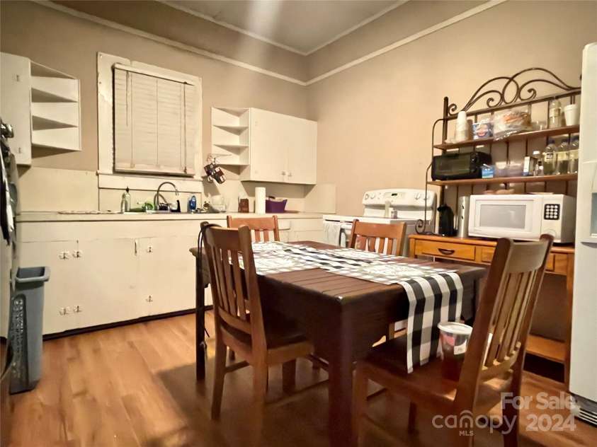 84 Walnut Avenue, Gastonia, NC 28054.  MLS# CAR4183501, YatesRealty ID 205. 