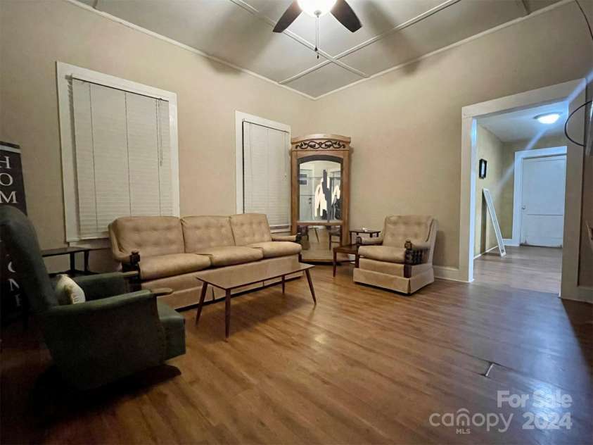 84 Walnut Avenue, Gastonia, NC 28054.  MLS# CAR4183501, YatesRealty ID 205. 