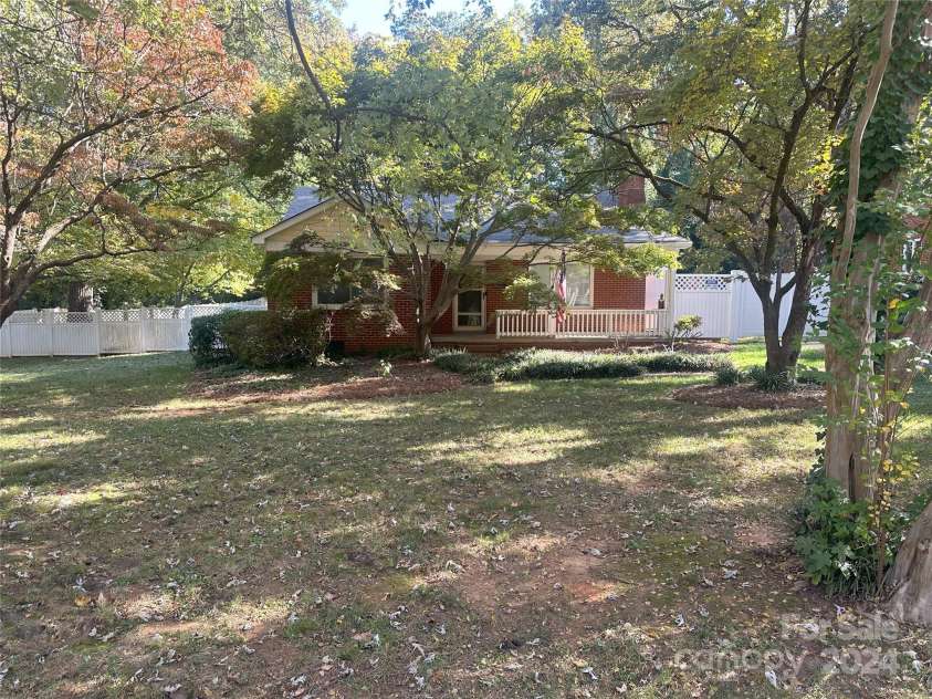 3238 Campbell Drive, Charlotte, NC 28205.  MLS# CAR4194936, YatesRealty ID 2050. 