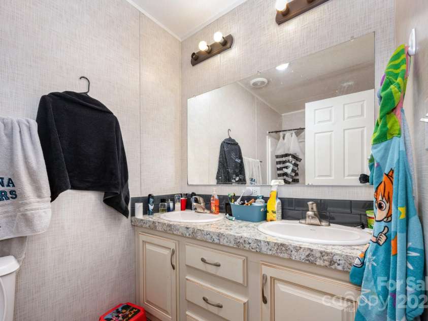 6555 Mcintosh Road, Stanley, NC 28164.  MLS# CAR4277348, YatesRealty ID 2050. Full bathroom between bed 2 & 3