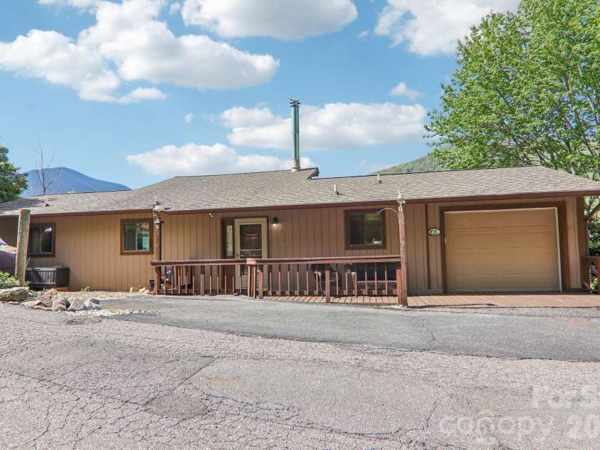 348 Valley Creek Drive, Maggie Valley, NC 28751.  MLS# CAR4372209, YatesRealty ID 20500. 