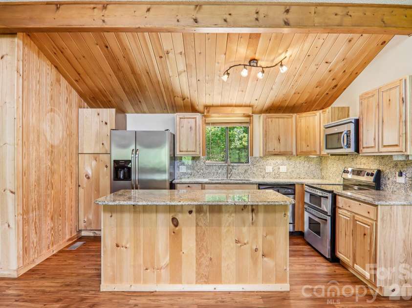 348 Valley Creek Drive, Maggie Valley, NC 28751.  MLS# CAR4372209, YatesRealty ID 20500. Granite topped kitchen