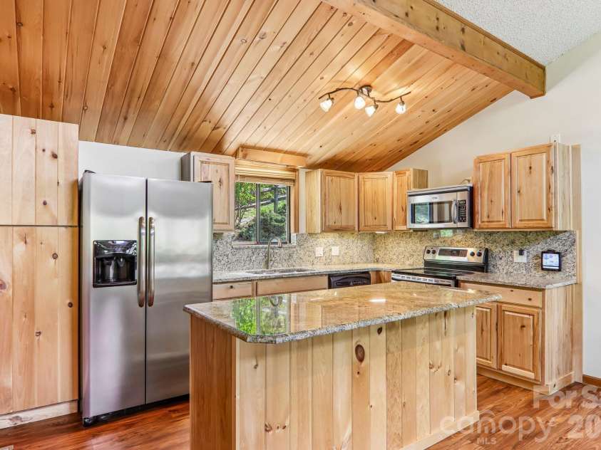 348 Valley Creek Drive, Maggie Valley, NC 28751.  MLS# CAR4372209, YatesRealty ID 20500. Kitchen with Island