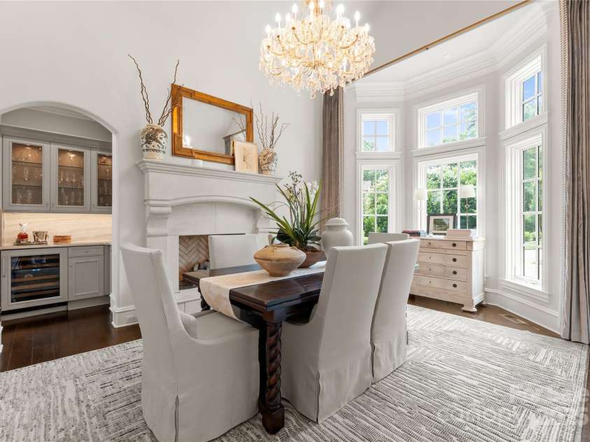 8500 Longview Club Drive, Waxhaw, NC 28173.  MLS# CAR4268585, YatesRealty ID 20500. Gorgeous natural lighting in the dining room