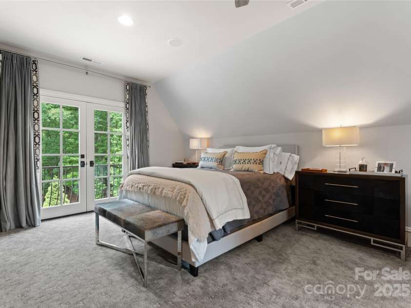 8500 Longview Club Drive, Waxhaw, NC 28173.  MLS# CAR4268585, YatesRealty ID 20500. Spacious apartment above the garage has stacked washer/dryer closet