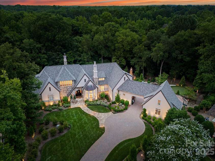 8500 Longview Club Drive, Waxhaw, NC 28173.  MLS# CAR4268585, YatesRealty ID 20500. This gorgeous home sits on 1.4+ acres