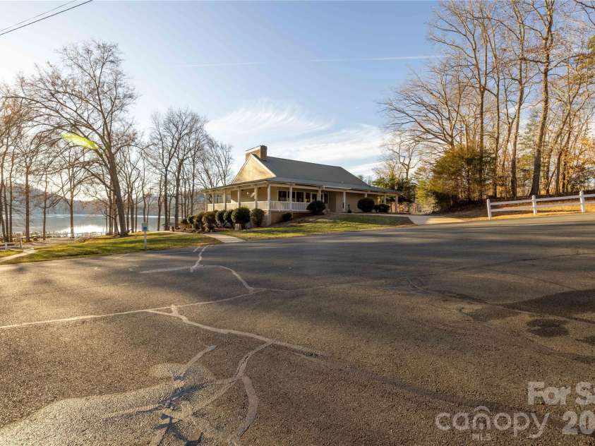 119 Chapel Hill Drive, Troy, NC 27371.  MLS# CAR4347674, YatesRealty ID 20503. 