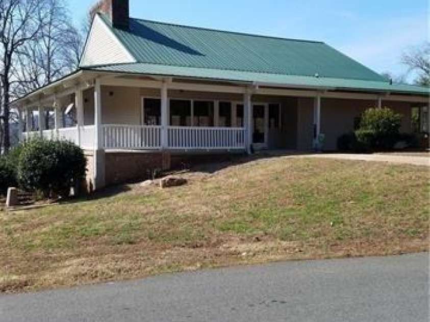 119 Chapel Hill Drive, Troy, NC 27371.  MLS# CAR4347674, YatesRealty ID 20503. 