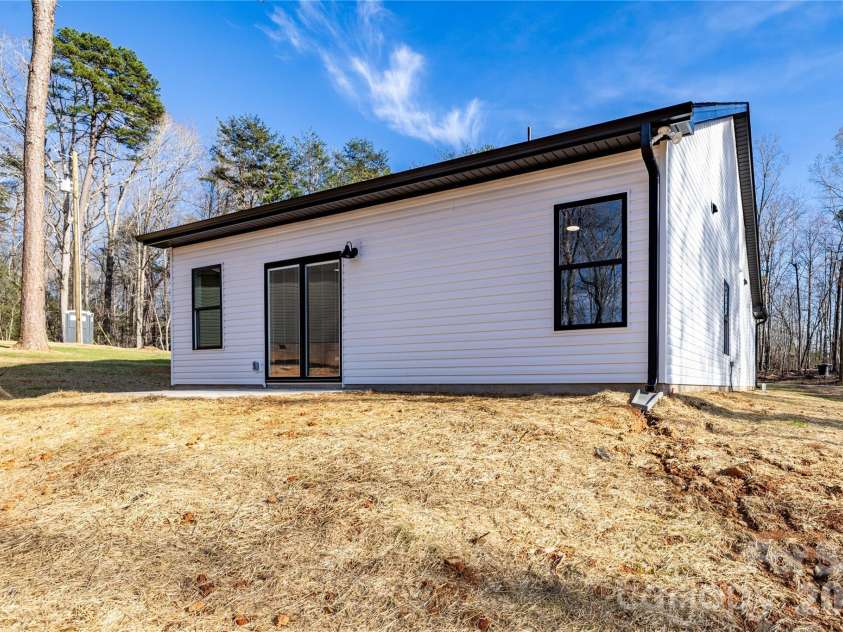 119 Chapel Hill Drive, Troy, NC 27371.  MLS# CAR4347674, YatesRealty ID 20503. 