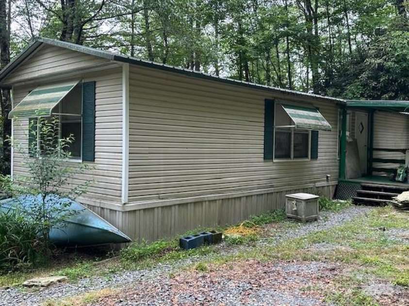 63 Apple Bee Road, Brevard, NC 28712.  MLS# CAR4271772, YatesRealty ID 20505. 
