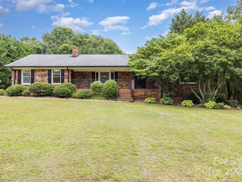 115 Turner Street, Lincolnton, NC 28092.  MLS# CAR4266406, YatesRealty ID 20506. 