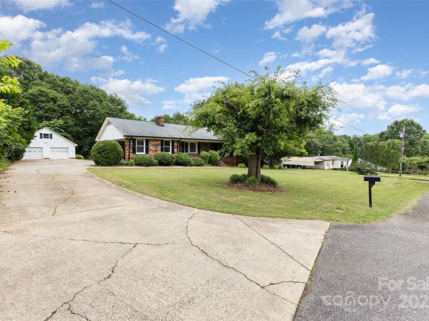 115 Turner Street, Lincolnton, NC 28092.  MLS# CAR4266406, YatesRealty ID 20506. 