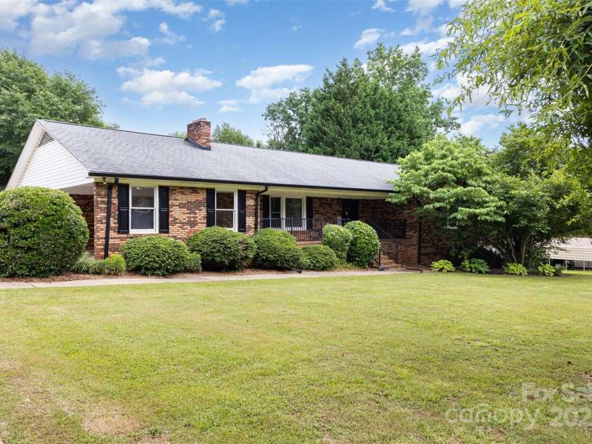 115 Turner Street, Lincolnton, NC 28092.  MLS# CAR4266406, YatesRealty ID 20506. 