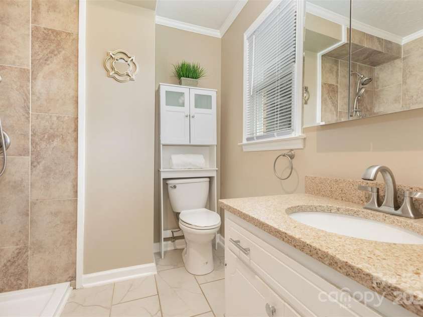 115 Turner Street, Lincolnton, NC 28092.  MLS# CAR4266406, YatesRealty ID 20506. 