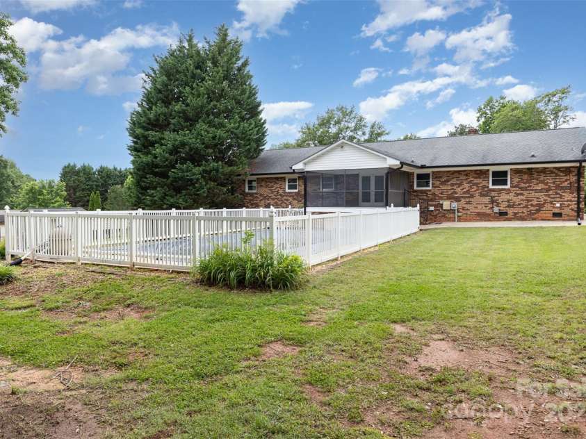 115 Turner Street, Lincolnton, NC 28092.  MLS# CAR4266406, YatesRealty ID 20506. 