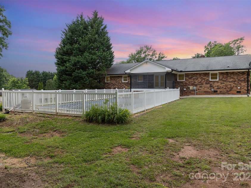 115 Turner Street, Lincolnton, NC 28092.  MLS# CAR4266406, YatesRealty ID 20506. 