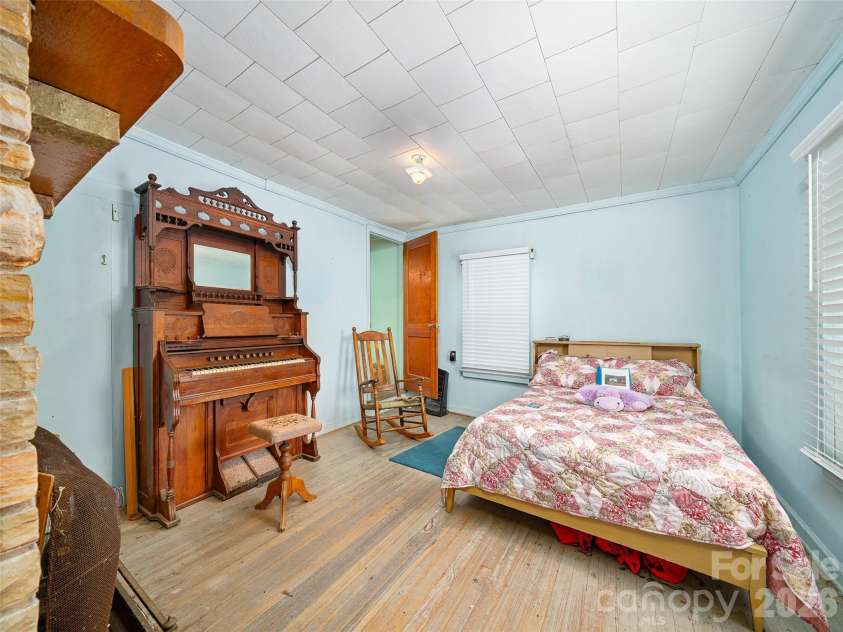2380 Old Fort Road, Black Mountain, NC 28711.  MLS# CAR4370684, YatesRealty ID 20507. 