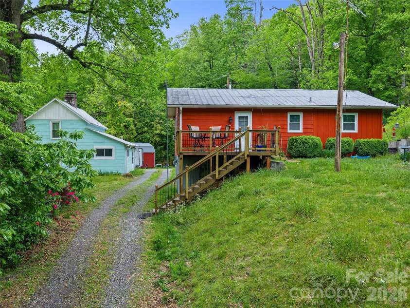 2380 Old Fort Road, Black Mountain, NC 28711.  MLS# CAR4370684, YatesRealty ID 20507. APARTMENT DECK