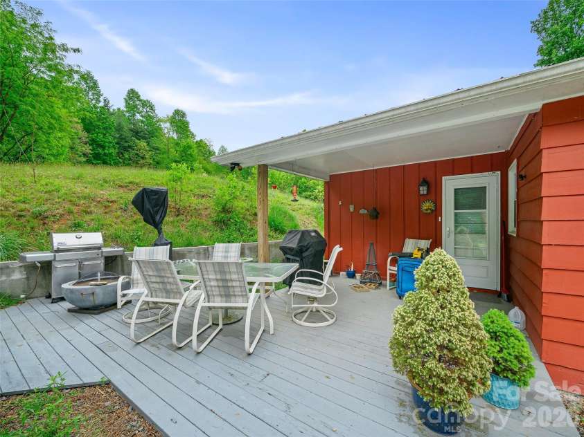 2380 Old Fort Road, Black Mountain, NC 28711.  MLS# CAR4370684, YatesRealty ID 20507. APARTMENT PATIO