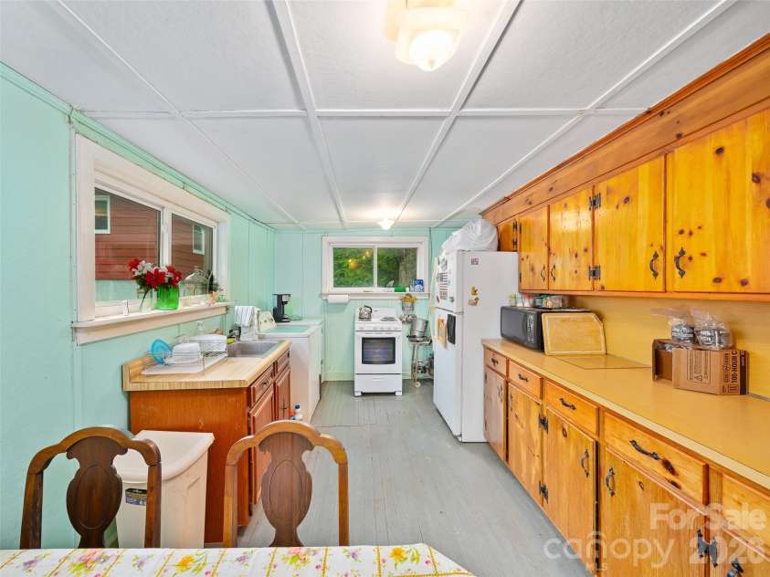 2380 Old Fort Road, Black Mountain, NC 28711.  MLS# CAR4370684, YatesRealty ID 20507. FARM HOUSE KITCHEN
