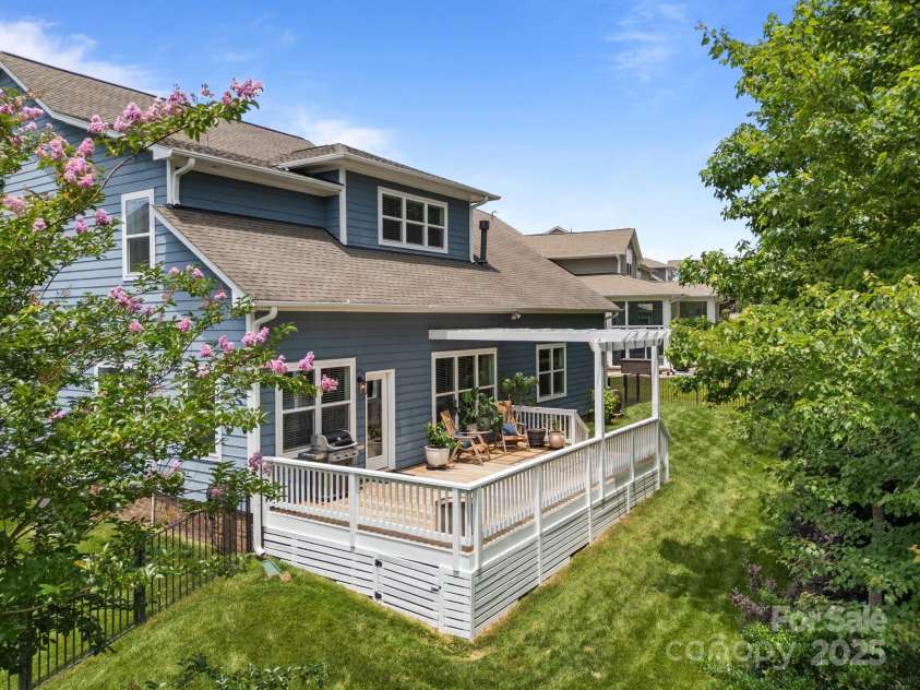 11329 Fullerton Place Drive, Huntersville, NC 28078.  MLS# CAR4268306, YatesRealty ID 20508. 
