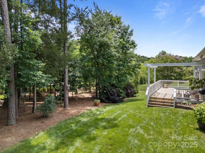 11329 Fullerton Place Drive, Huntersville, NC 28078.  MLS# CAR4268306, YatesRealty ID 20508. 