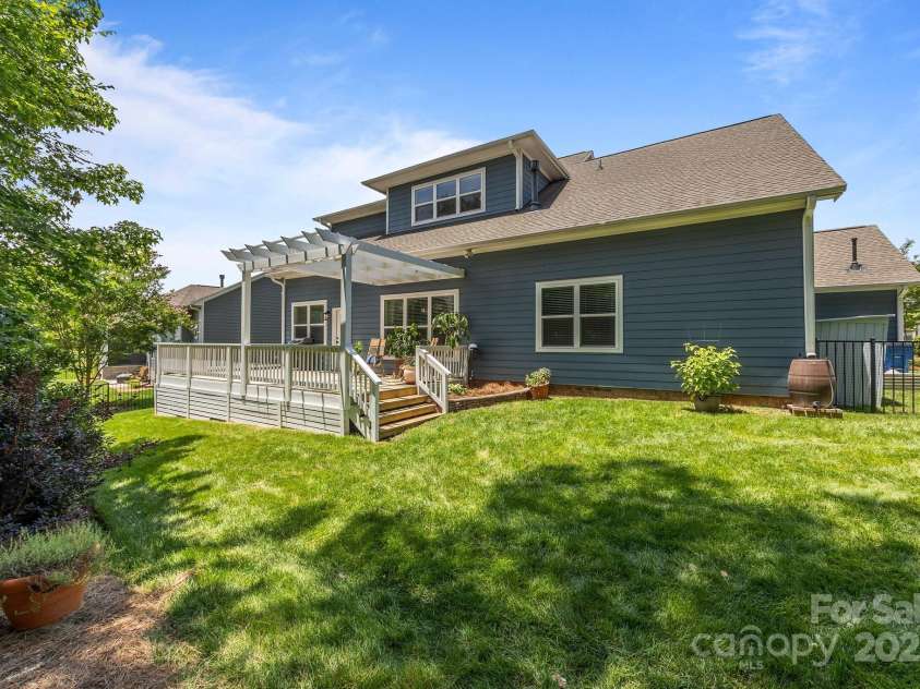 11329 Fullerton Place Drive, Huntersville, NC 28078.  MLS# CAR4268306, YatesRealty ID 20508. 