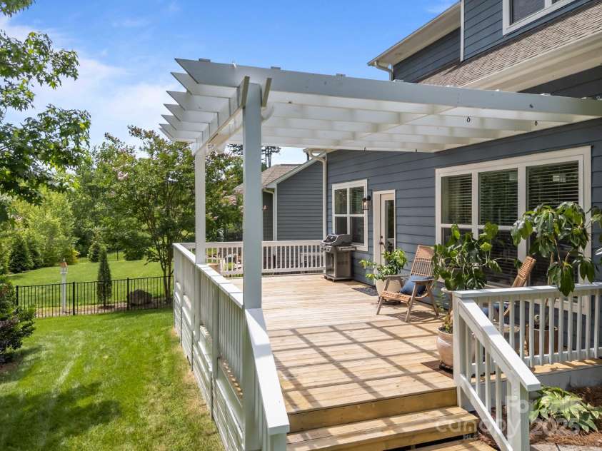 11329 Fullerton Place Drive, Huntersville, NC 28078.  MLS# CAR4268306, YatesRealty ID 20508. 