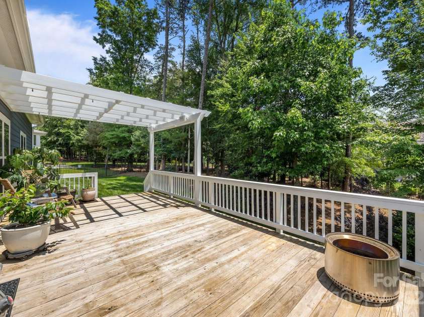 11329 Fullerton Place Drive, Huntersville, NC 28078.  MLS# CAR4268306, YatesRealty ID 20508. 