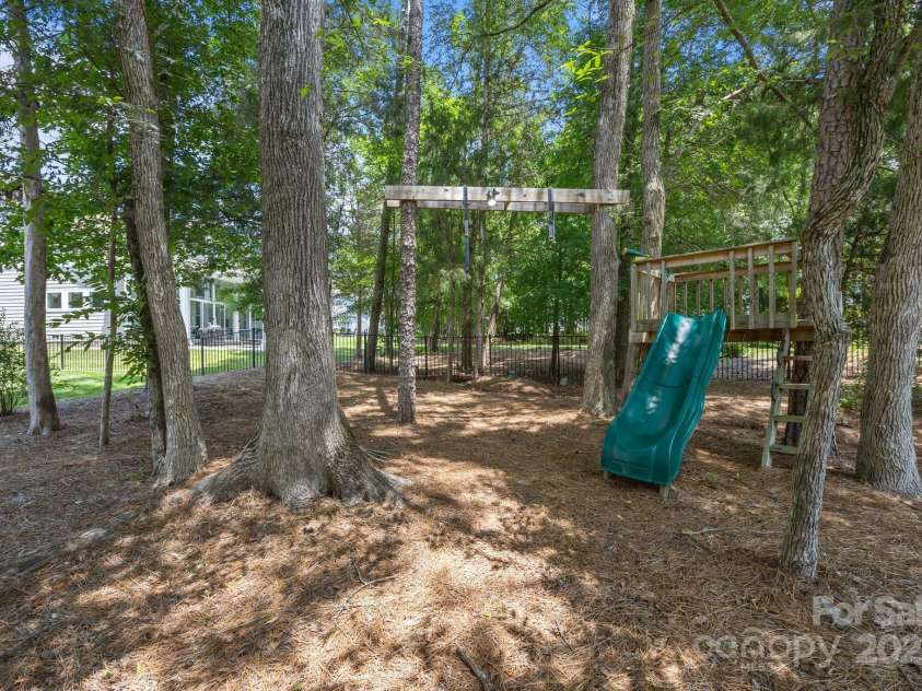 11329 Fullerton Place Drive, Huntersville, NC 28078.  MLS# CAR4268306, YatesRealty ID 20508. 