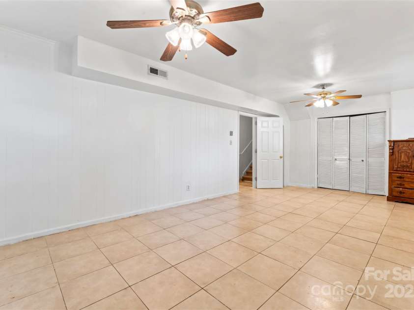 2255 Milton Road, Charlotte, NC 28215.  MLS# CAR4260696, YatesRealty ID 20509. 