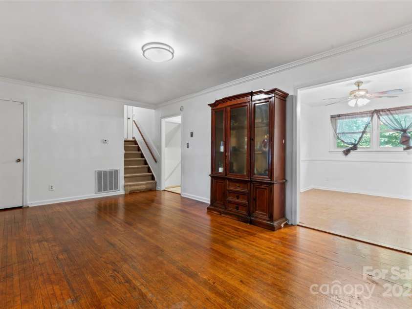 2255 Milton Road, Charlotte, NC 28215.  MLS# CAR4260696, YatesRealty ID 20509. 