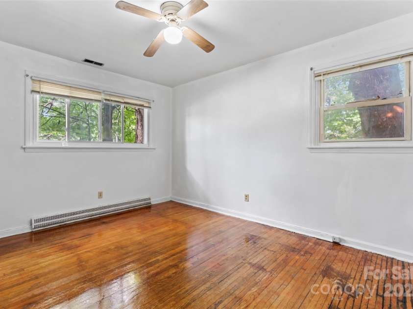 2255 Milton Road, Charlotte, NC 28215.  MLS# CAR4260696, YatesRealty ID 20509. 