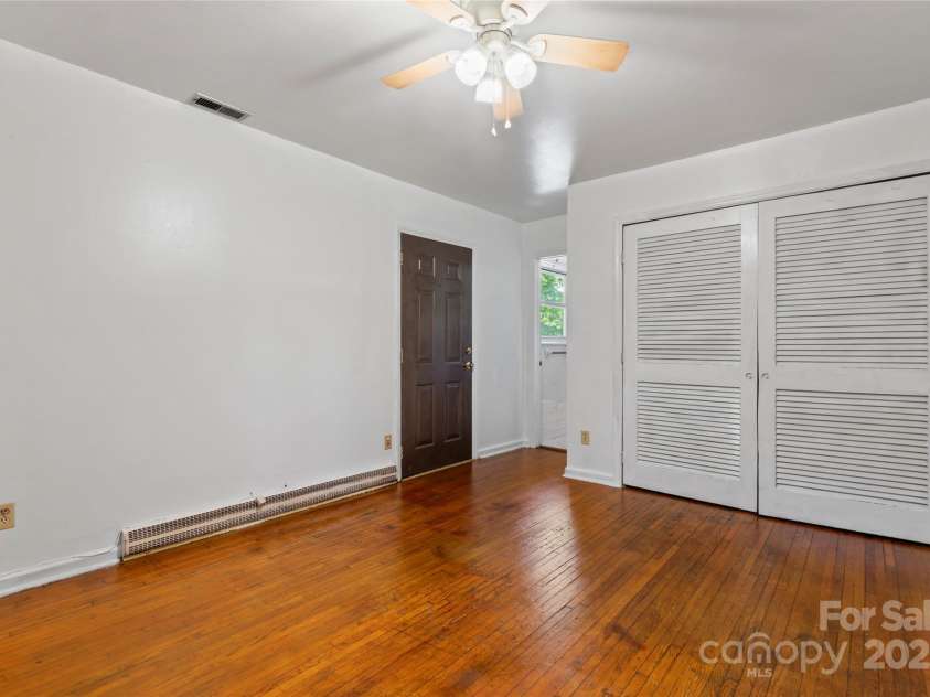 2255 Milton Road, Charlotte, NC 28215.  MLS# CAR4260696, YatesRealty ID 20509. 