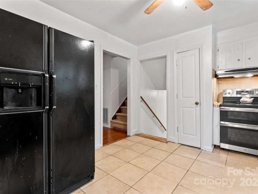 2255 Milton Road, Charlotte, NC 28215.  MLS# CAR4260696, YatesRealty ID 20509. 