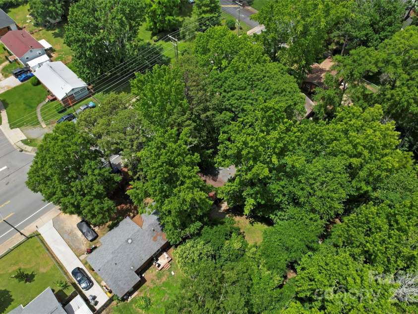 2255 Milton Road, Charlotte, NC 28215.  MLS# CAR4260696, YatesRealty ID 20509. 
