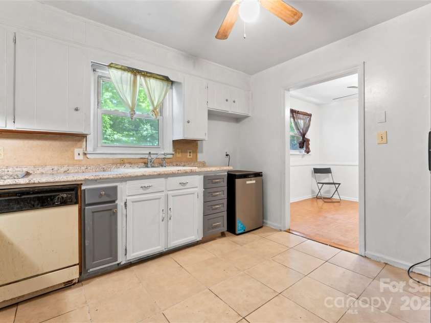 2255 Milton Road, Charlotte, NC 28215.  MLS# CAR4260696, YatesRealty ID 20509. 