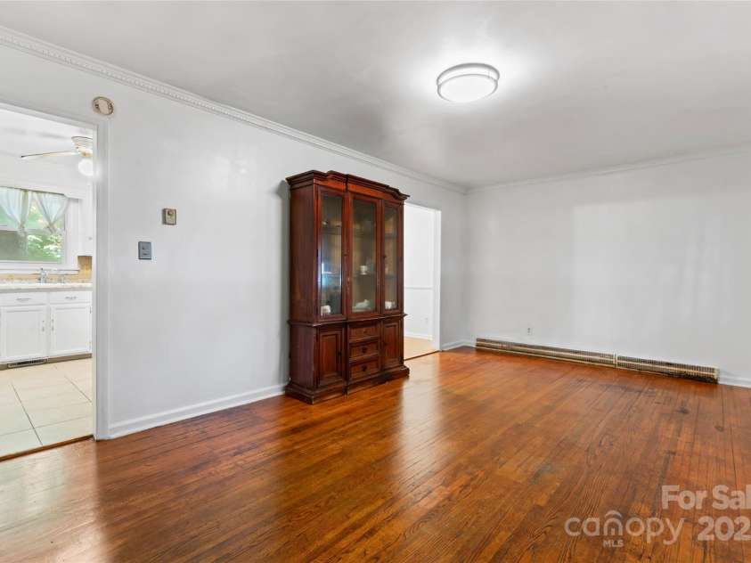 2255 Milton Road, Charlotte, NC 28215.  MLS# CAR4260696, YatesRealty ID 20509. 