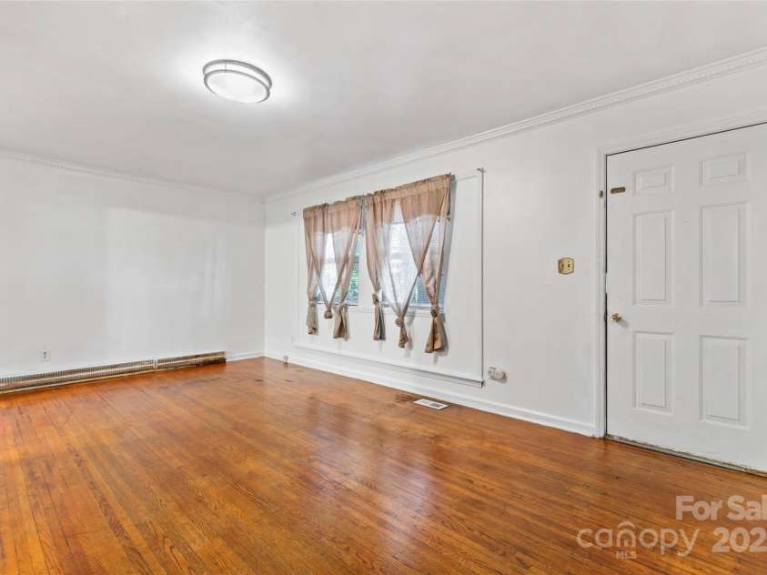 2255 Milton Road, Charlotte, NC 28215.  MLS# CAR4260696, YatesRealty ID 20509. 