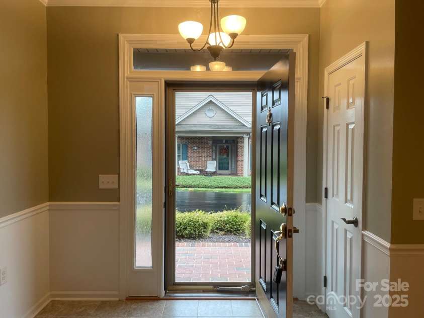 481 26th Avenue, Hickory, NC 28601.  MLS# CAR4326989, YatesRealty ID 2051. Foyer