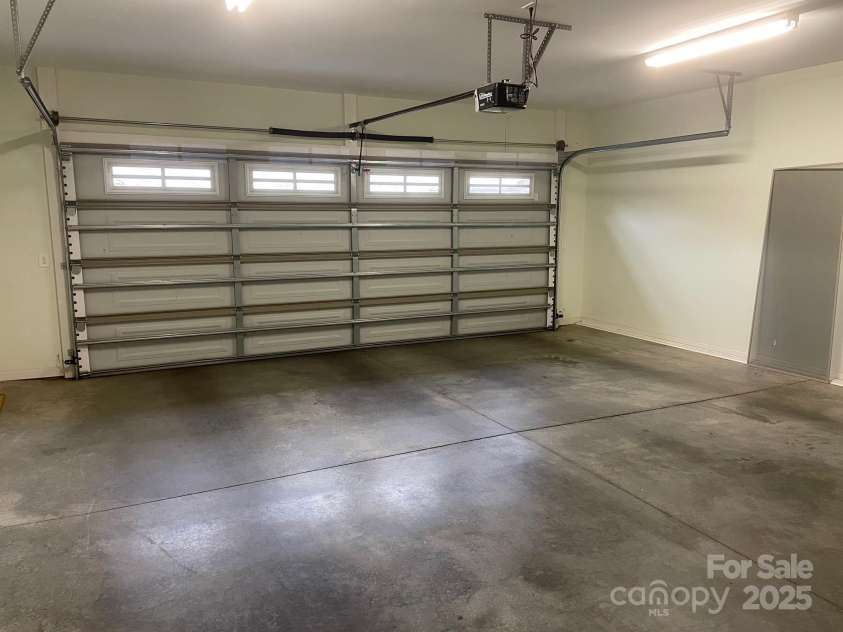 481 26th Avenue, Hickory, NC 28601.  MLS# CAR4326989, YatesRealty ID 2051. Garage 22 x 22