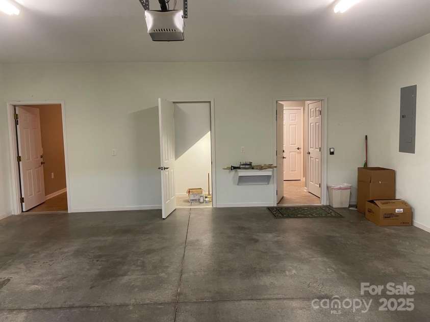 481 26th Avenue, Hickory, NC 28601.  MLS# CAR4326989, YatesRealty ID 2051. Garage