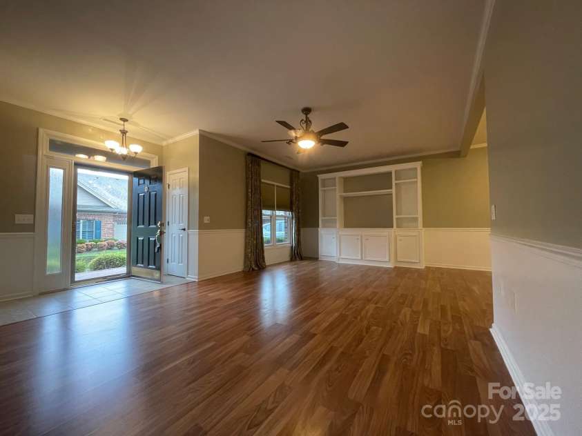 481 26th Avenue, Hickory, NC 28601.  MLS# CAR4326989, YatesRealty ID 2051. Great Rm/ Foyer