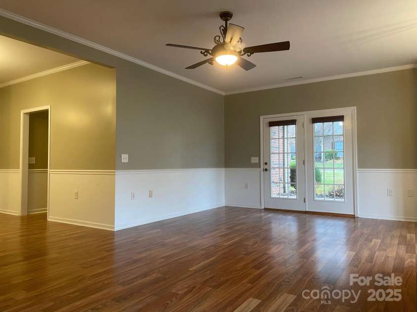 481 26th Avenue, Hickory, NC 28601.  MLS# CAR4326989, YatesRealty ID 2051. Great Room