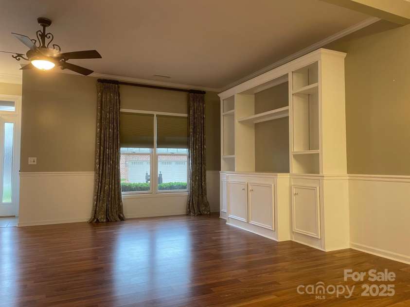 481 26th Avenue, Hickory, NC 28601.  MLS# CAR4326989, YatesRealty ID 2051. Great Room