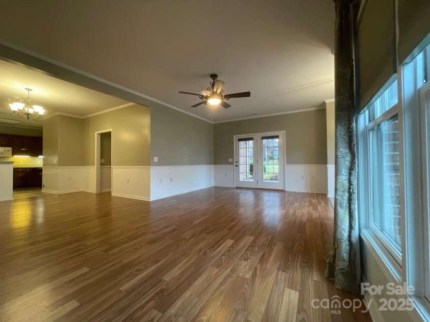 481 26th Avenue, Hickory, NC 28601.  MLS# CAR4326989, YatesRealty ID 2051. Great Room