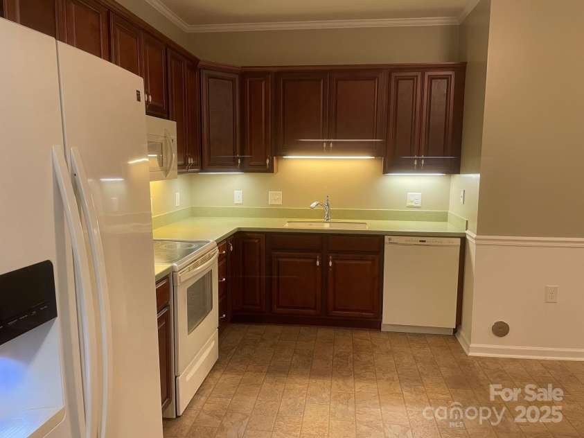 481 26th Avenue, Hickory, NC 28601.  MLS# CAR4326989, YatesRealty ID 2051. Kitchen