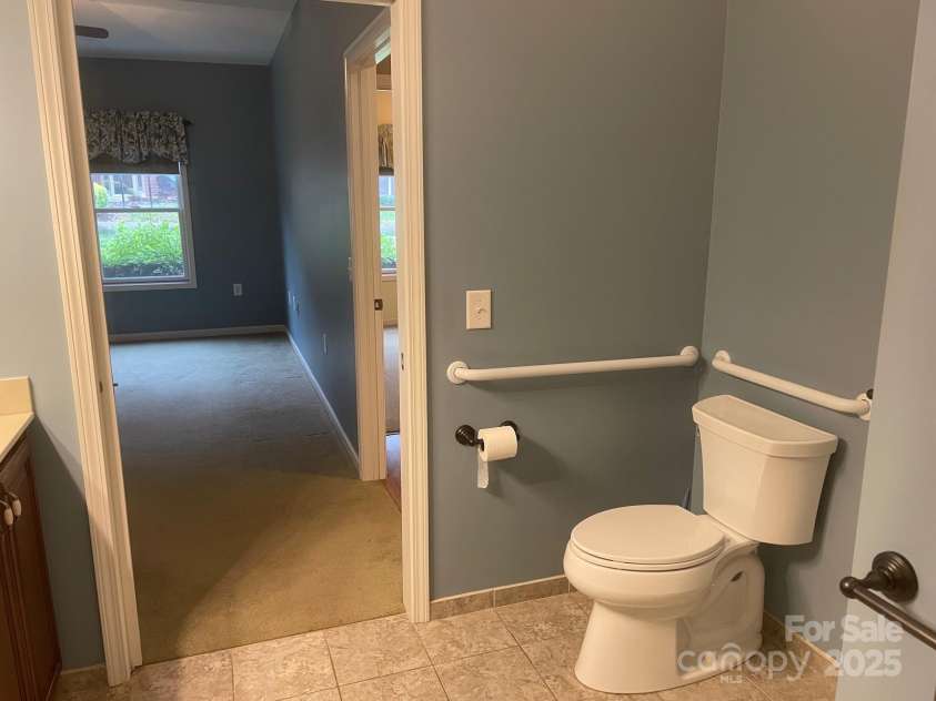 481 26th Avenue, Hickory, NC 28601.  MLS# CAR4326989, YatesRealty ID 2051. Primary Bath