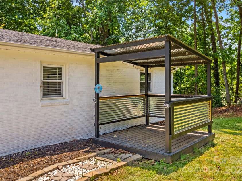 2229 Old Wilkesboro Road, Statesville, NC 28625.  MLS# CAR4269485, YatesRealty ID 20510. 